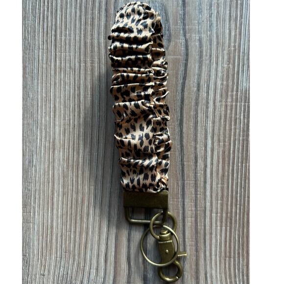 Scrunchie Wristlet Keychain Bag Purse Charm Leopard Print - Picture 2 of 4